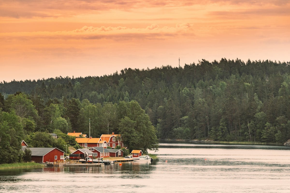 sweden-many-beautiful-red-swedish-wooden-log-cabi-2023-11-27-05-28-41-utc.jpg__PID:c6a4a64e-d245-4c3c-af3d-c78094b59ef0